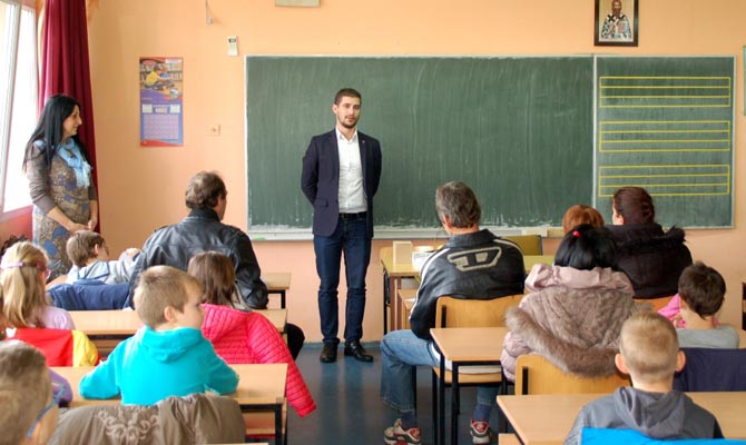 A Rákóczi Szövetség ösztöndíjának átadása Szenttamáson 2016. november 